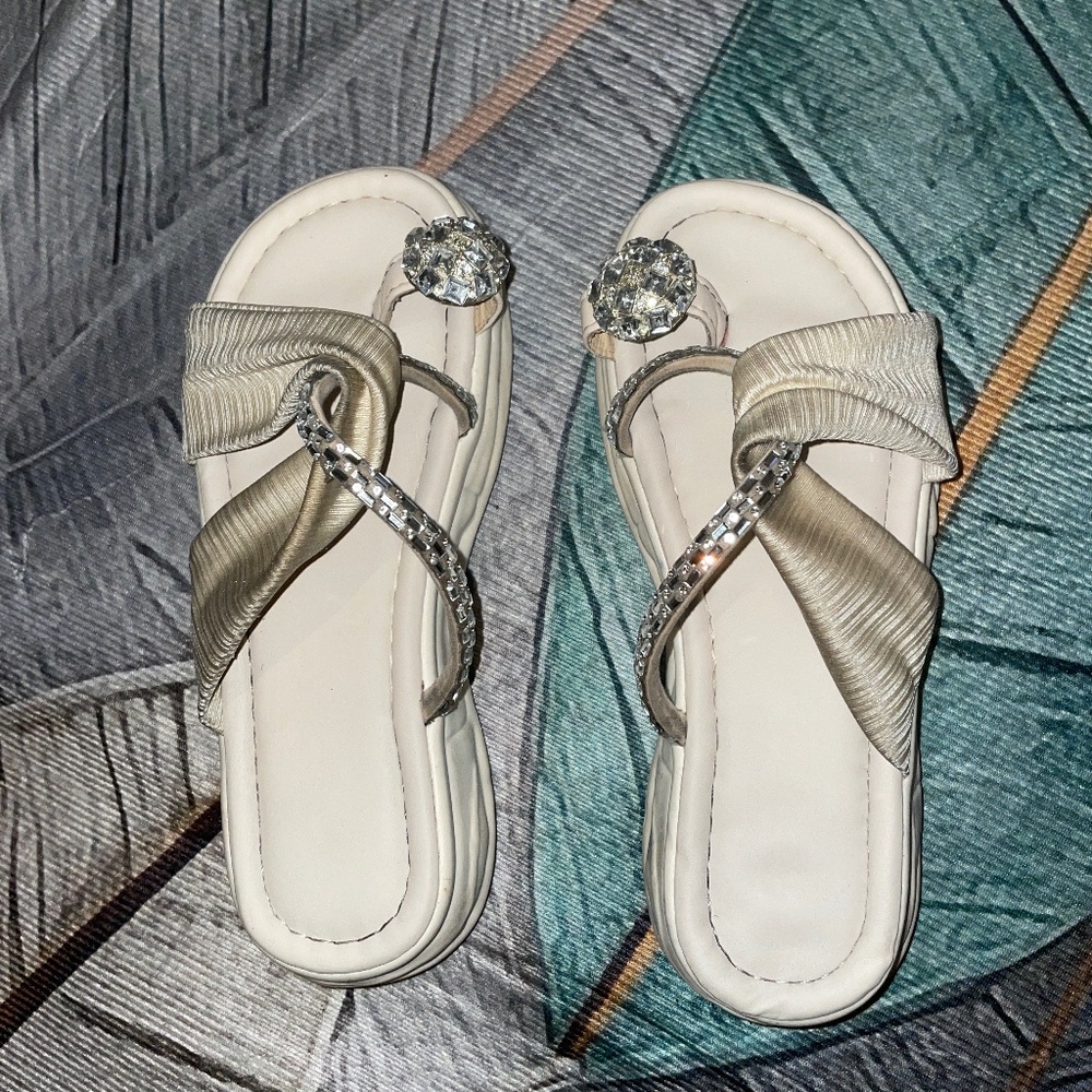 Woman’s Off-White Diamond Platform Sandals